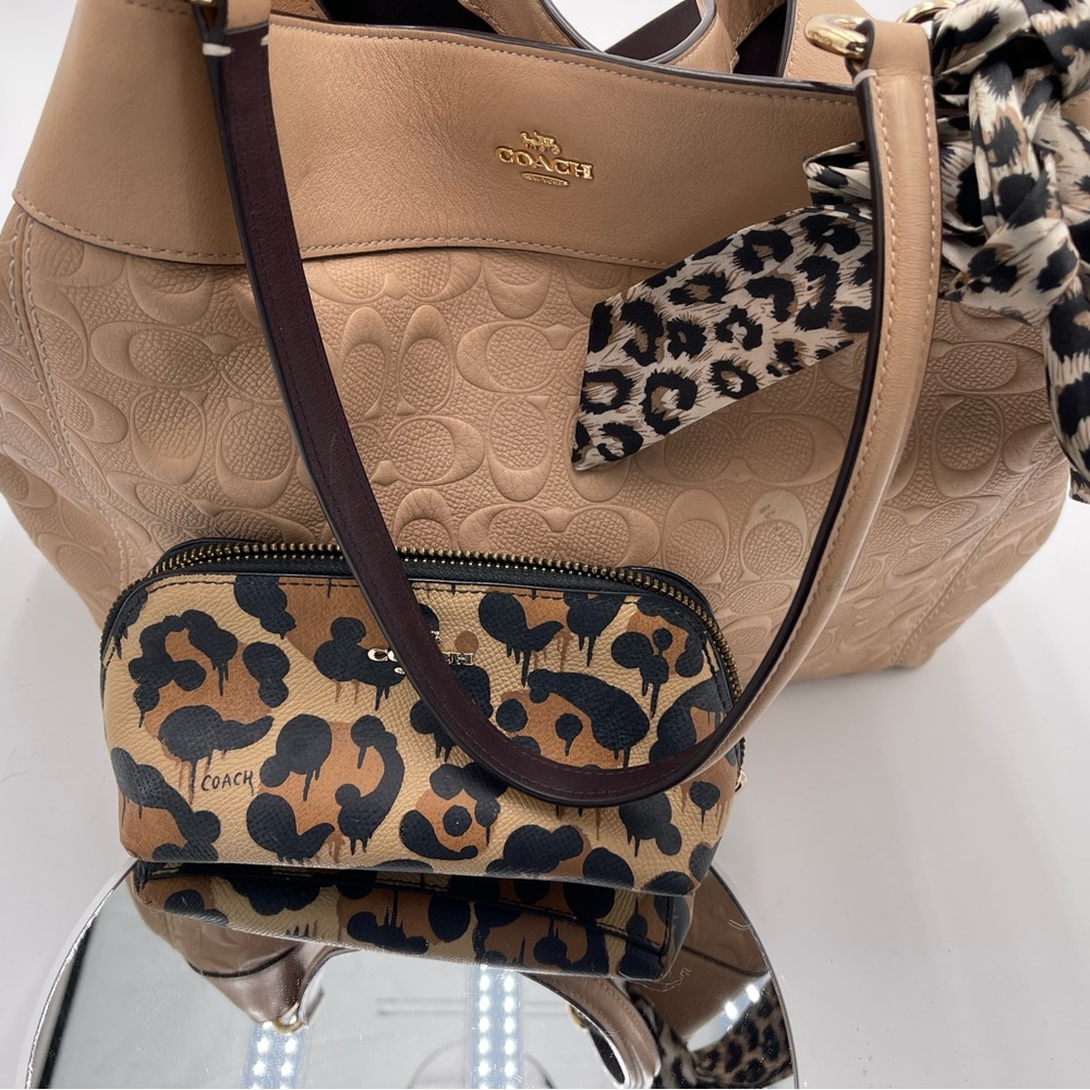 Coach Tan and Black Shoulder Bags Collection